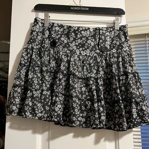 Floral print mini ruffle skirt. US S
